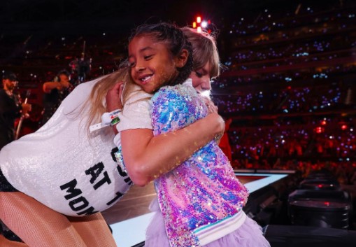 Taylor Swift Gives Kobe Bryant's Daughter Bianka Her Hat in Touching Tribute